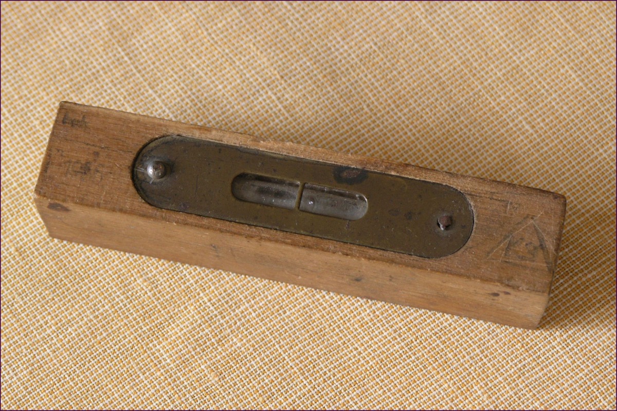 A spirit level tool used to check whether a wall surface is perfectly vertical and plumb